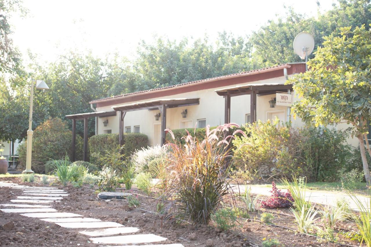 Kibbutz Tiratzvi - Country Lodging Tirat Zevi Buitenkant foto