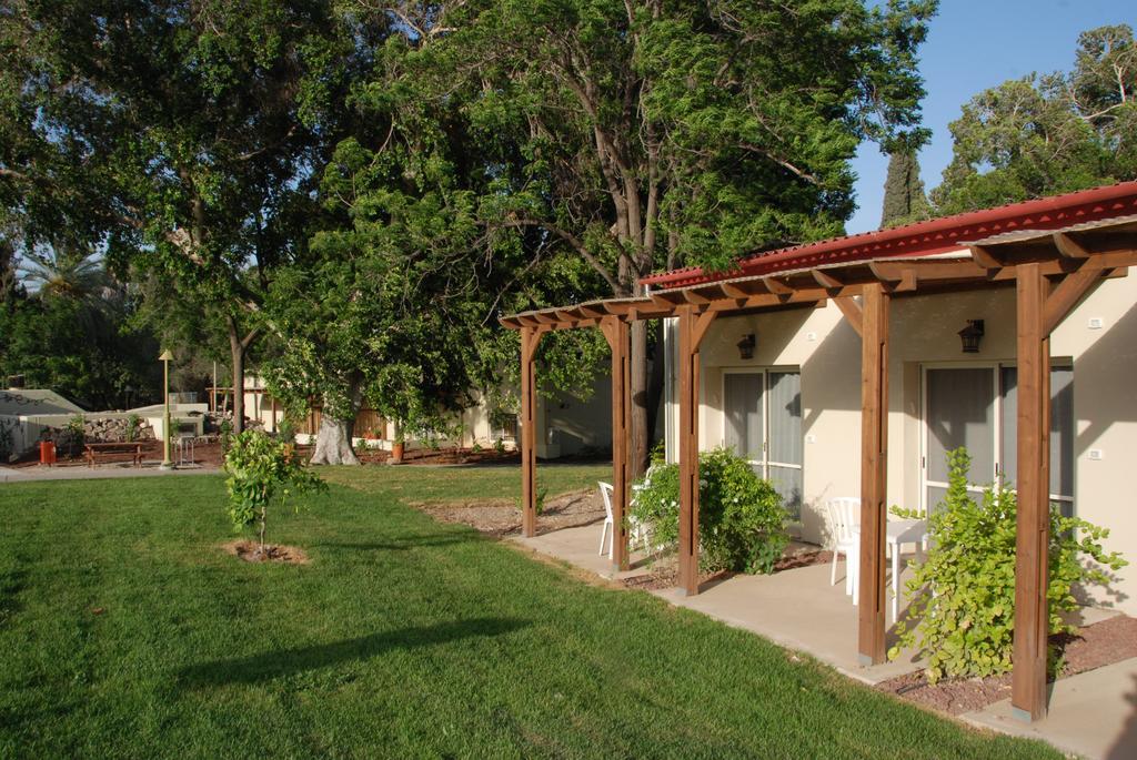 Kibbutz Tiratzvi - Country Lodging Tirat Zevi Buitenkant foto