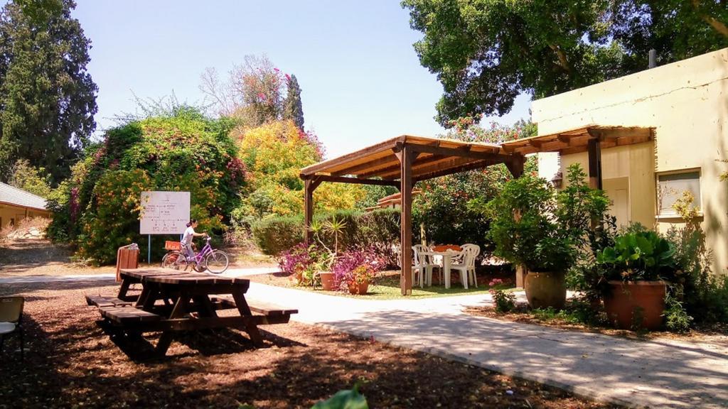 Kibbutz Tiratzvi - Country Lodging Tirat Zevi Buitenkant foto